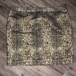 NWOT SNAKESKIN PRINT SKIRT